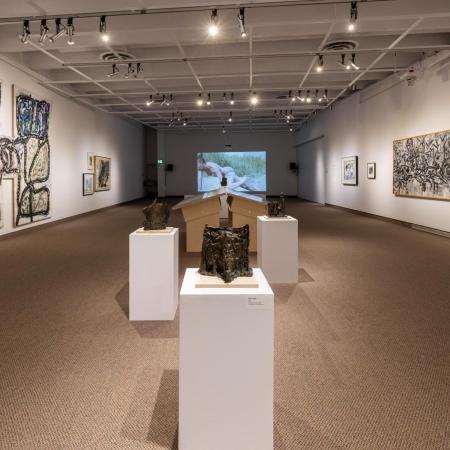 Vue de l'exposition Riopelle.Regards croisés