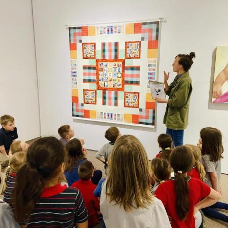 Groupe scolaire en visite au Musée